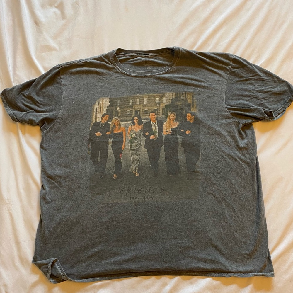 tv show “friends” graphic t shirt